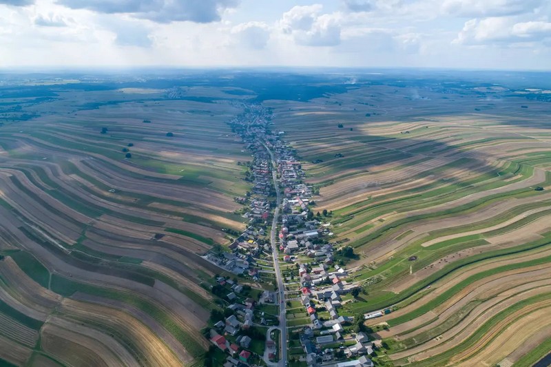 1_id5234892-town-land-crop-poland-44434-5784-5678678-copy