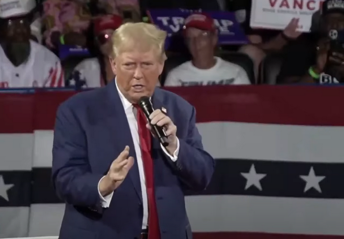 Трамп обіцяє запровадити 200% мита на китайські автомобілі (ВІДЕО)