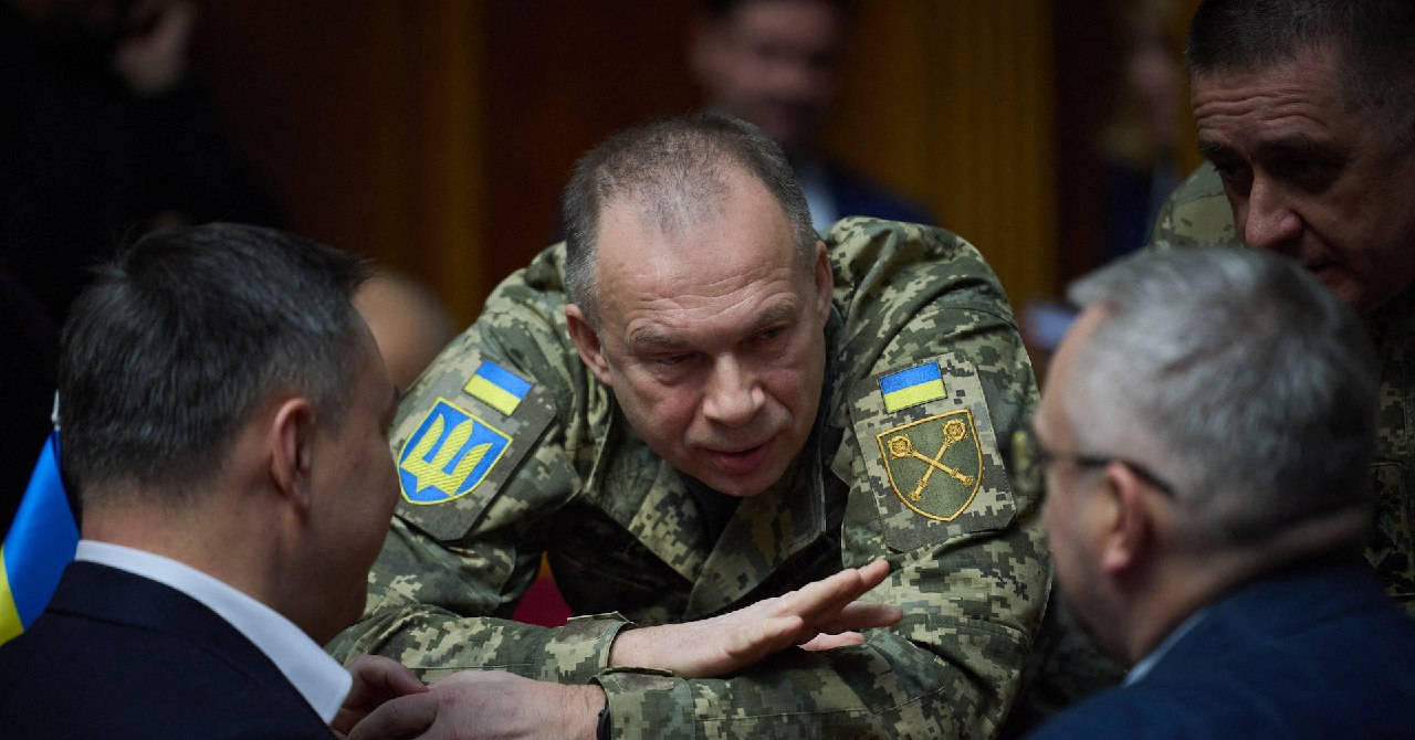 Верховный главнокомандующий Украины обещает усилить войска на восточном фронте после посещения подразделений