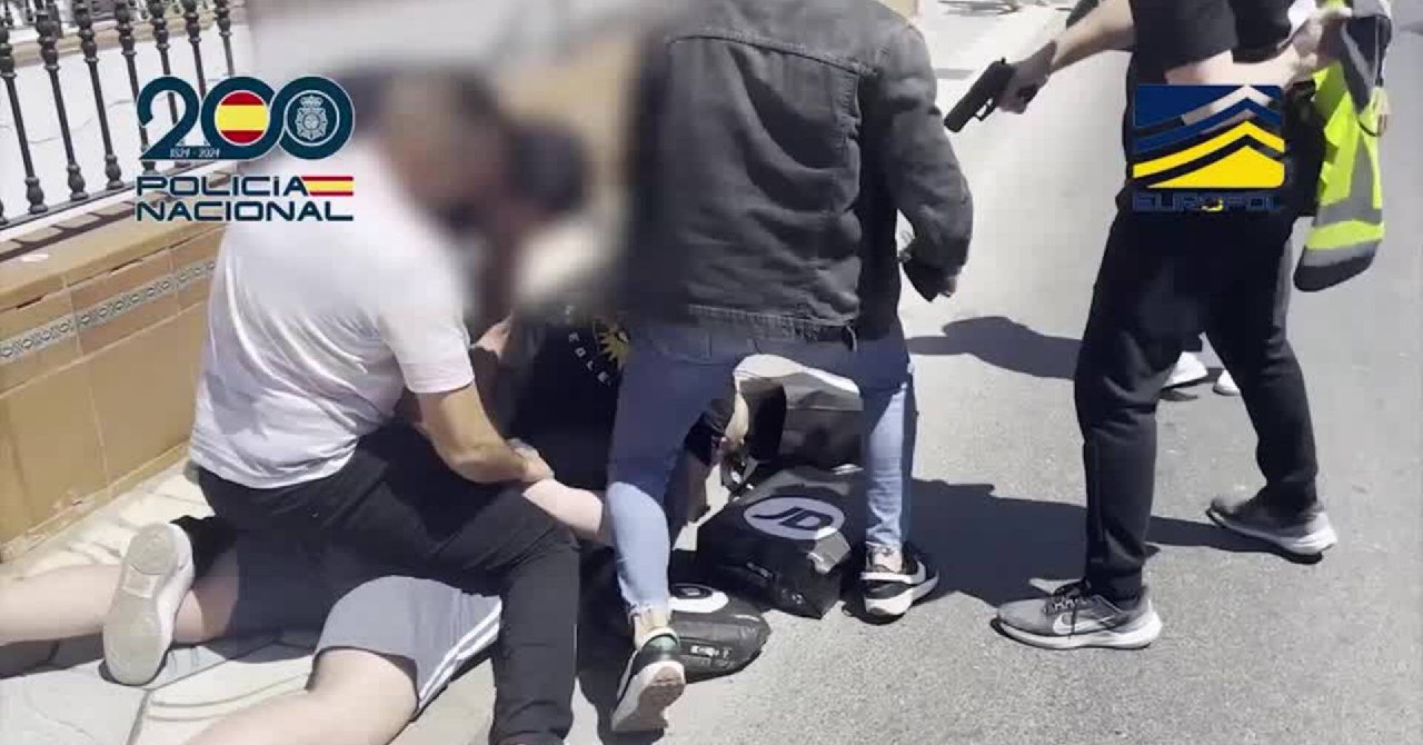 Испанская полиция арестовала банду, которая вербовала шведских и датских несовершеннолетних в качестве наемных убийц