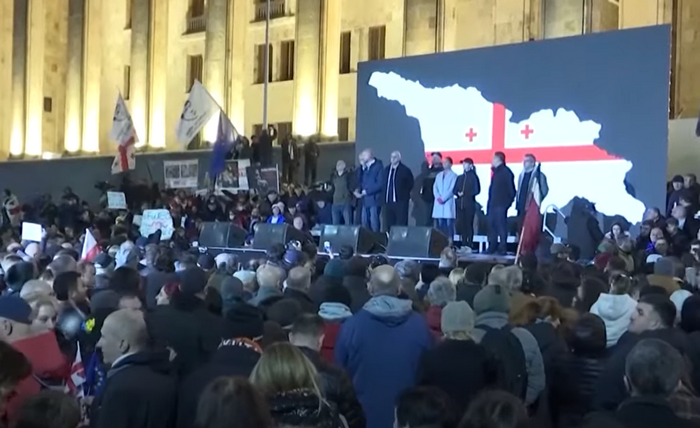 Тысячи людей снова митингуют в Грузии в знак протеста против фальсификации парламентских выборов