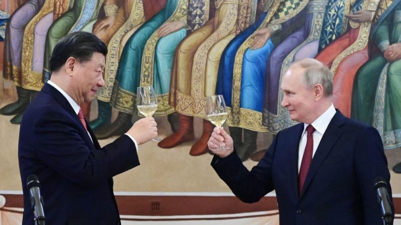 Китай финансирует Северную Корею для помощи РФ, заявил китайский диссидент