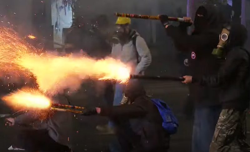 В Грузии запретили петарды и маски на акциях протеста