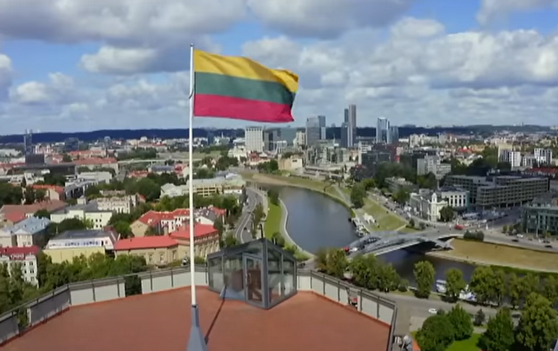 Литва высылает 3 китайских дипломатов