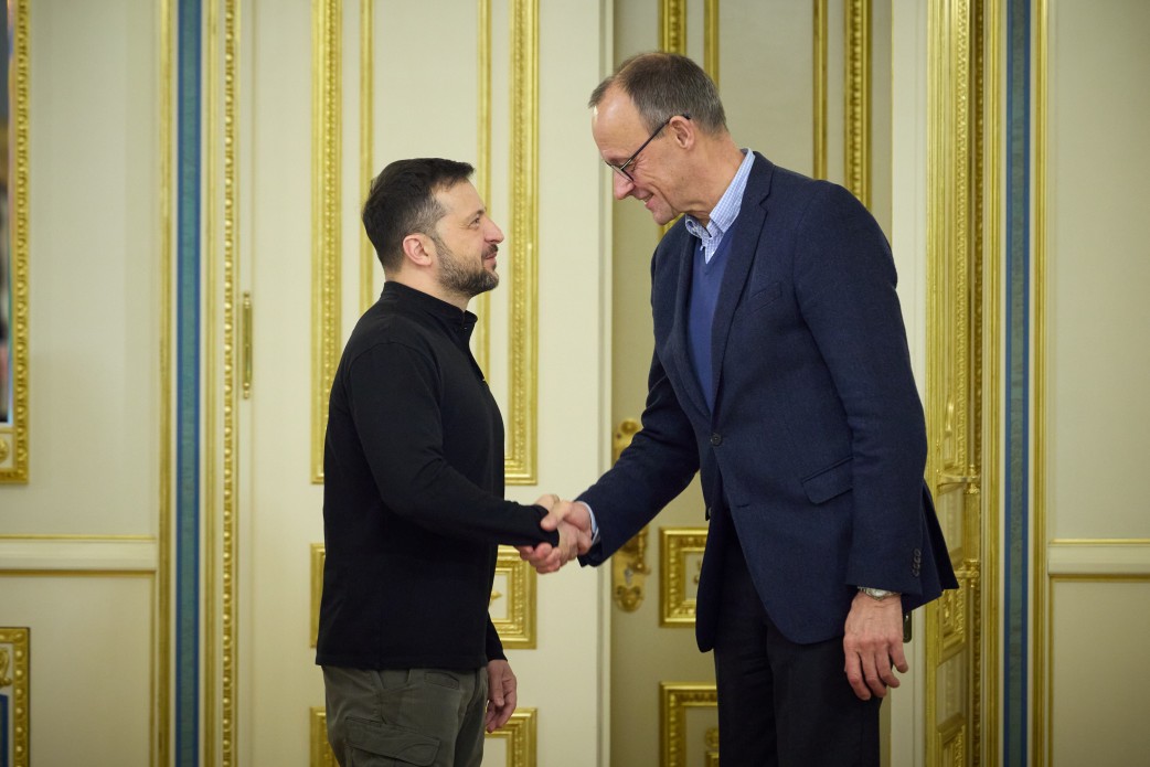 Зеленский предложил вернуться к идее Макрона о размещении в Украине иностранных войск