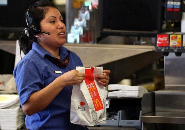 Домогательства: более 700 сотрудников подали онлайн жалобу на McDonald’s в Великобритании